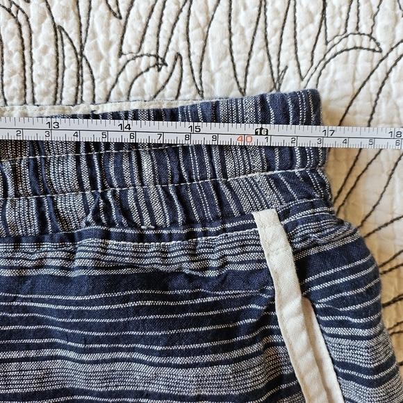 EUC Athleta Jacquard Sandbar Shortie Size 12 100% linen Navy White Stripe - Picture 9 of 13